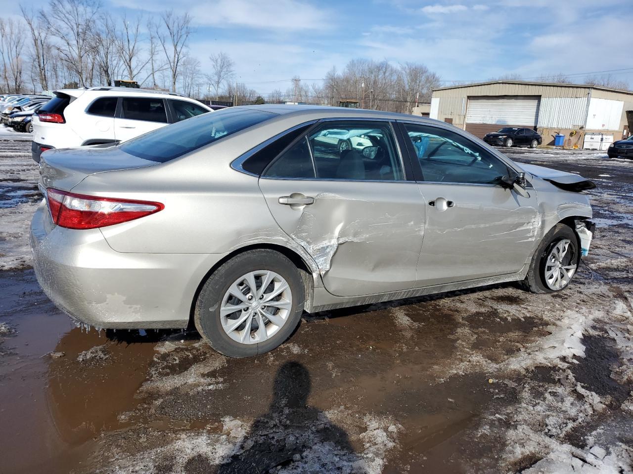 2017 TOYOTA CAMRY LE - Фото 3