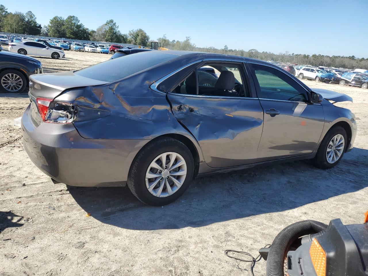 2015 TOYOTA CAMRY LE - Image 3