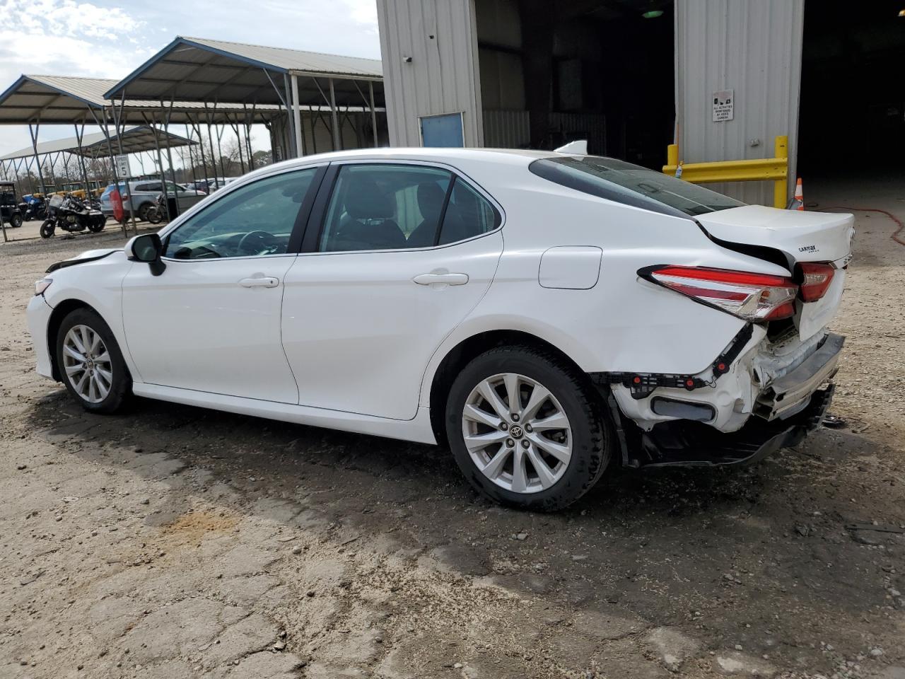 2020 TOYOTA CAMRY LE - Фото 2