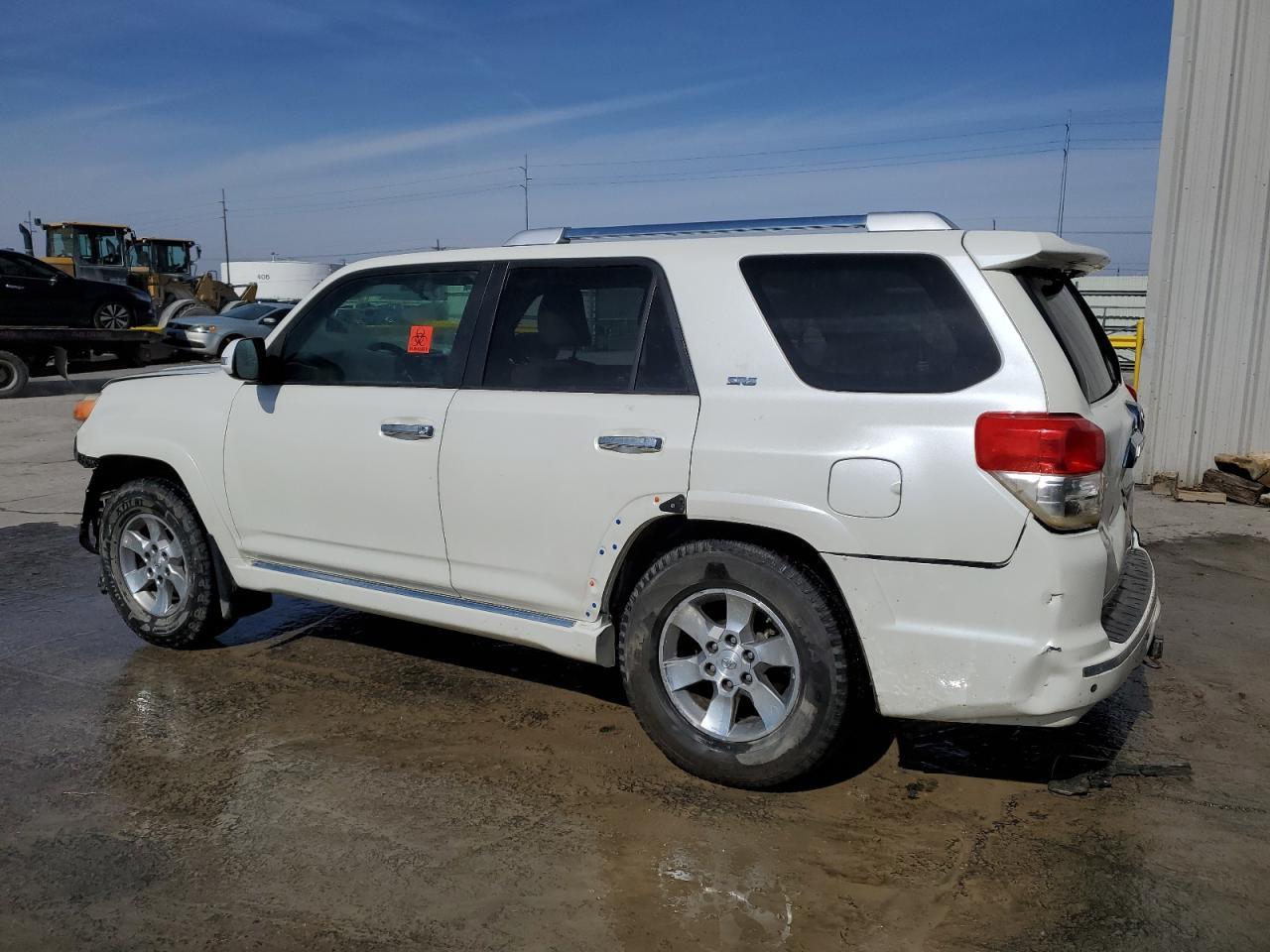 2011 TOYOTA 4RUNNER SR - Image 2