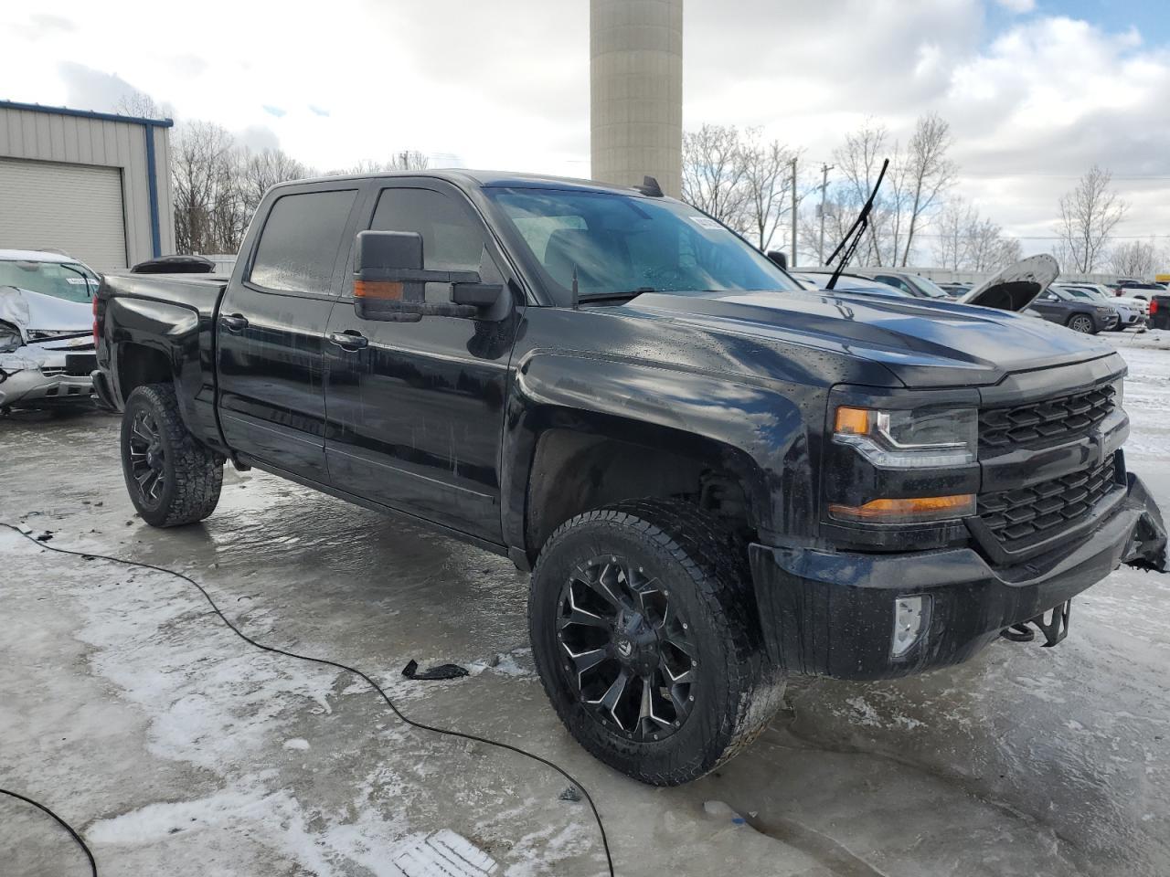 2017 CHEVROLET SILVERADO - Image 4
