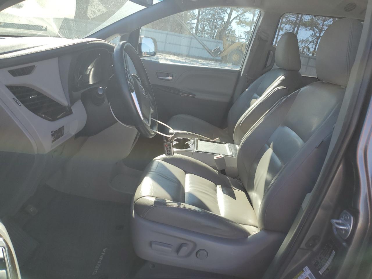 2015 TOYOTA SIENNA XLE - Фото 7