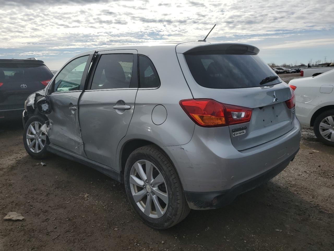 2015 MITSUBISHI OUTLANDER - Фото 2