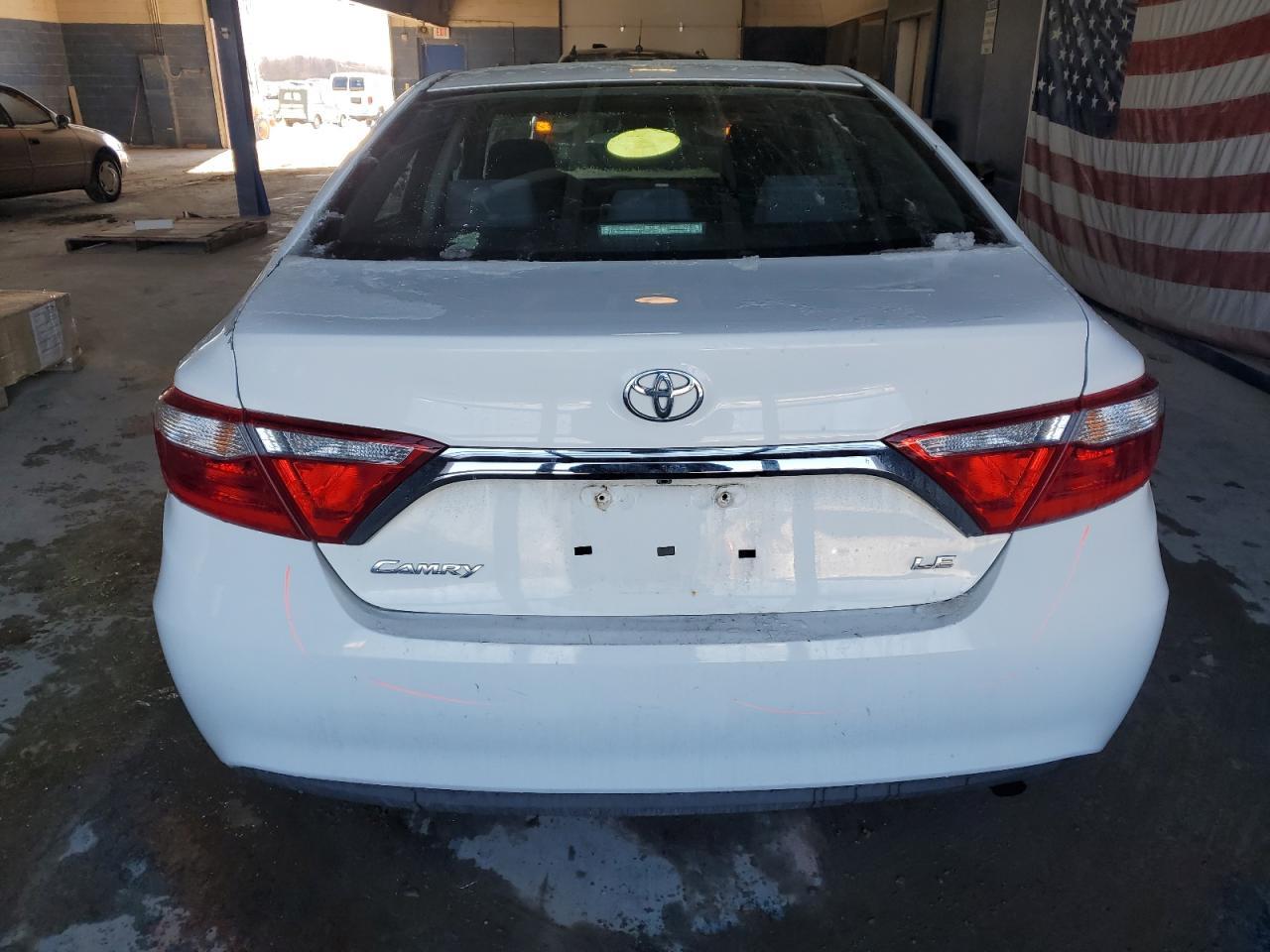 2016 TOYOTA CAMRY LE - Фото 6