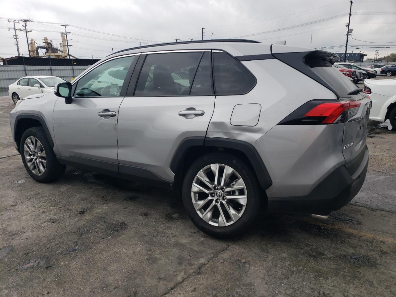 2024 TOYOTA RAV4 XLE P - Фото 2