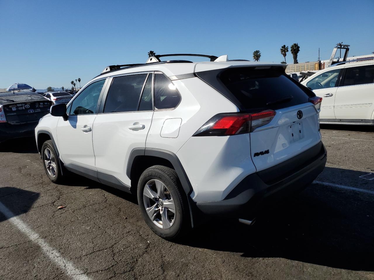 2022 TOYOTA RAV4 XLE - Фото 2