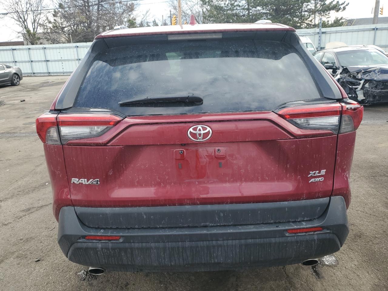 2022 TOYOTA RAV4 XLE - Image 6
