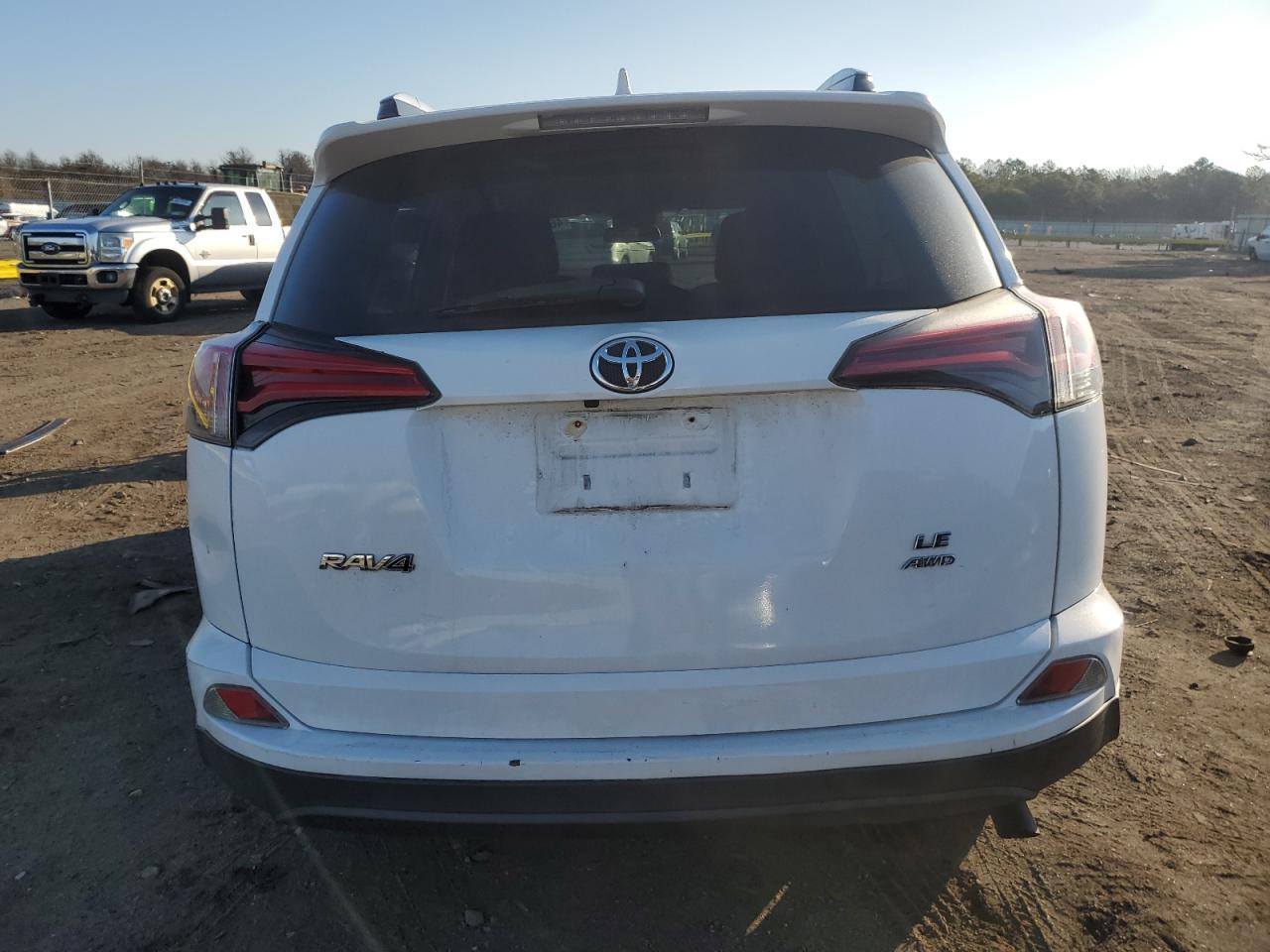 2017 TOYOTA RAV4 LE - Фото 6