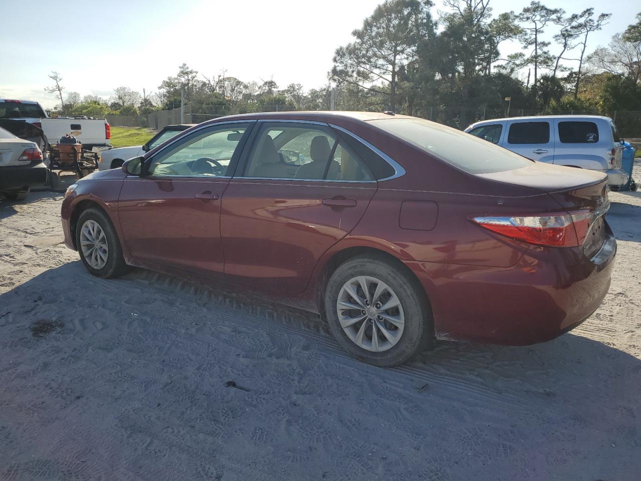 2015 TOYOTA CAMRY LE - Фото 2