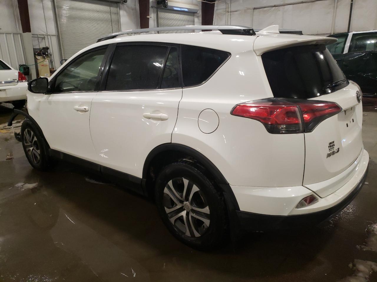 2018 TOYOTA RAV4 LE - Фото 2