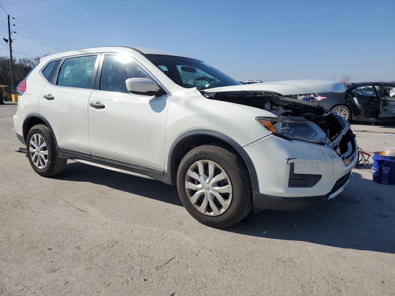 2017 NISSAN ROGUE SV - Image 4