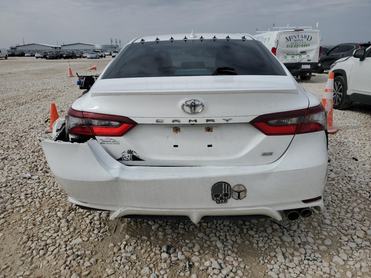 2021 TOYOTA CAMRY SE - Фото 6