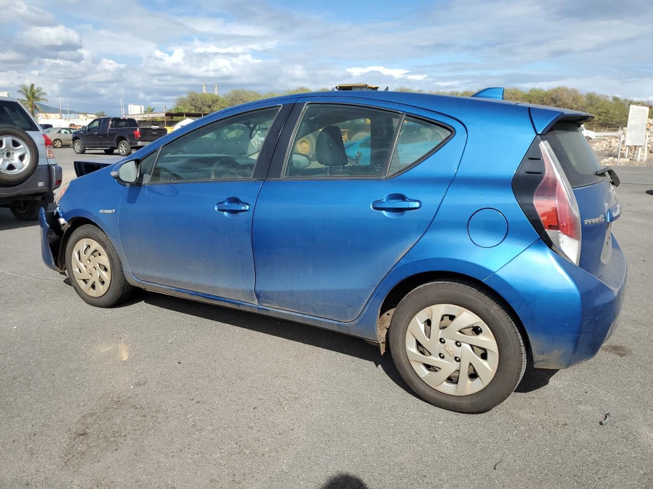 2016 TOYOTA PRIUS C - Image 2
