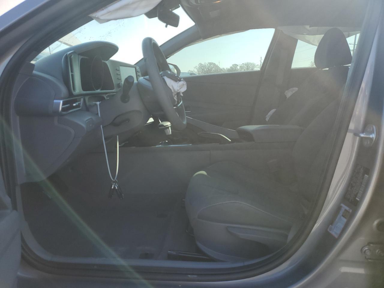 2023 HYUNDAI ELANTRA SE - Image 7
