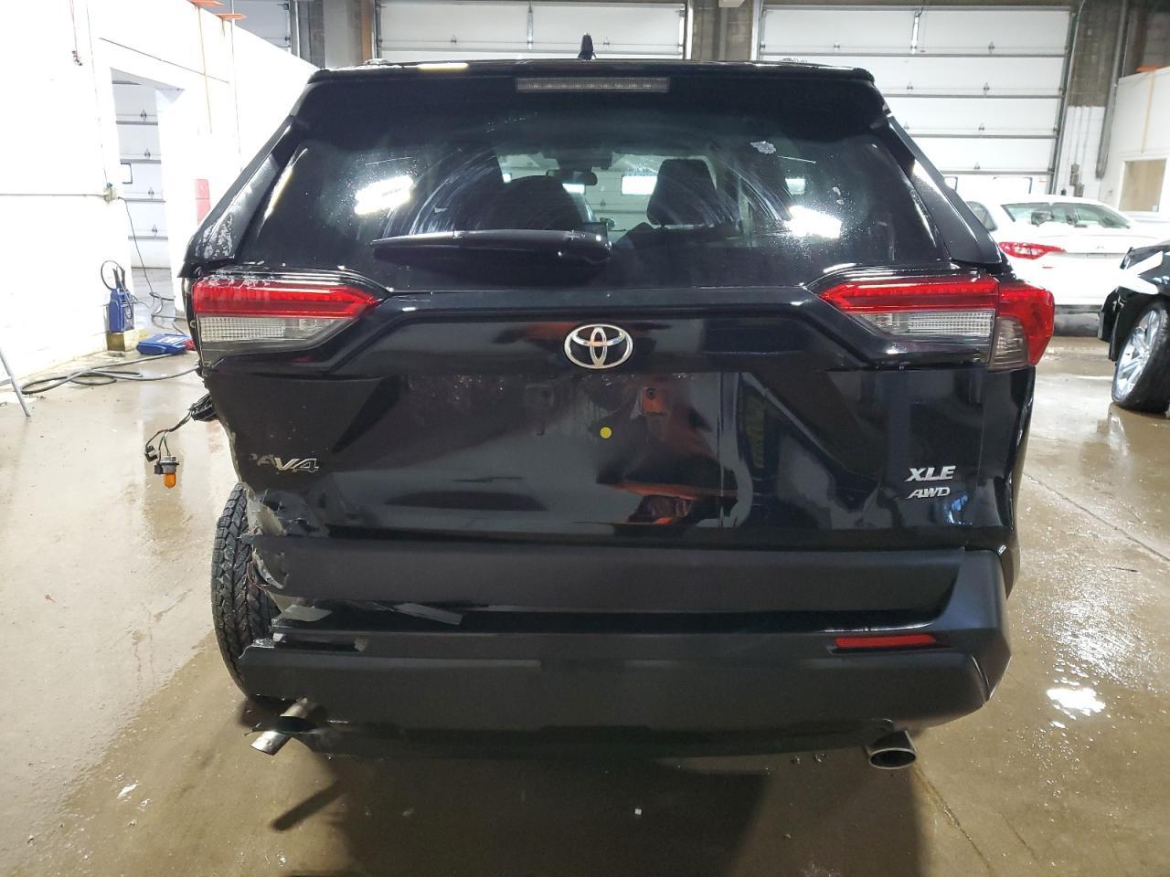 2020 TOYOTA RAV4 XLE - Image 6