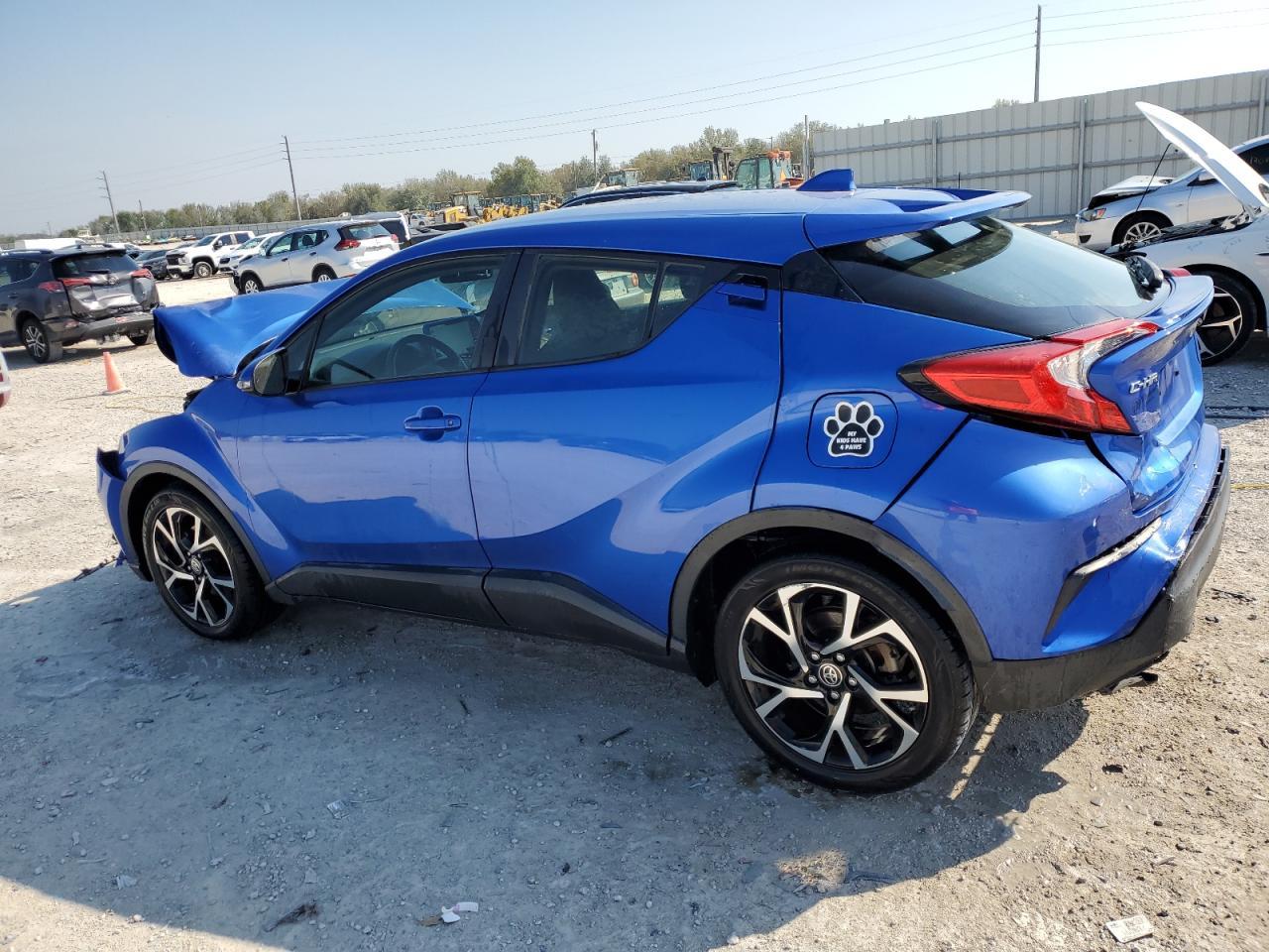 2021 TOYOTA C-HR XLE - Фото 2