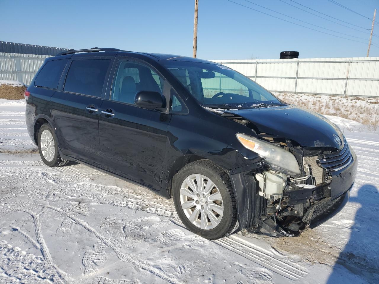 2011 TOYOTA SIENNA XLE - Фото 4