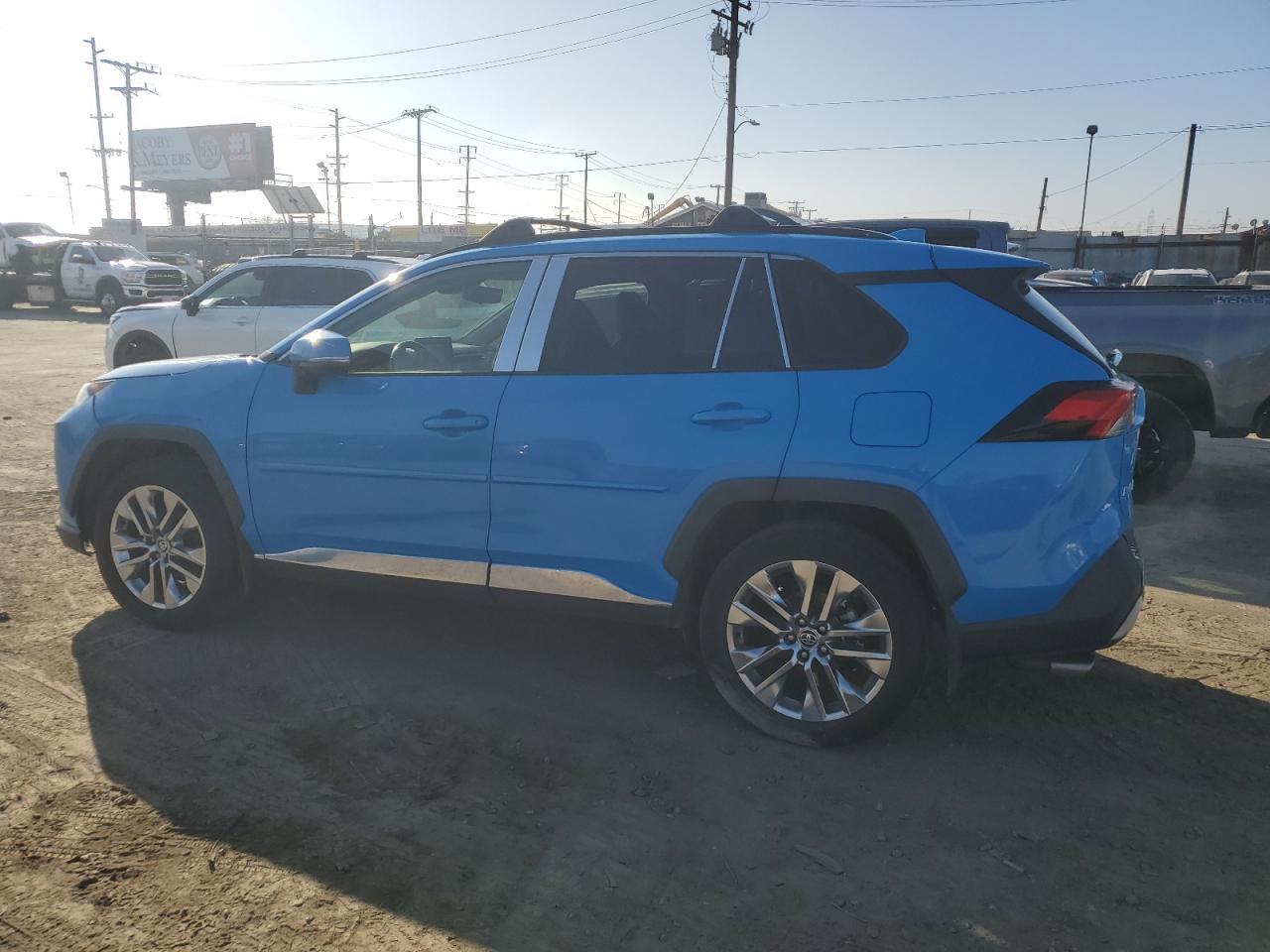 2020 TOYOTA RAV4 XLE P - Фото 2