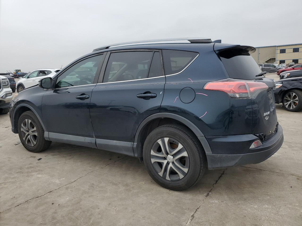 2017 TOYOTA RAV4 LE - Фото 2