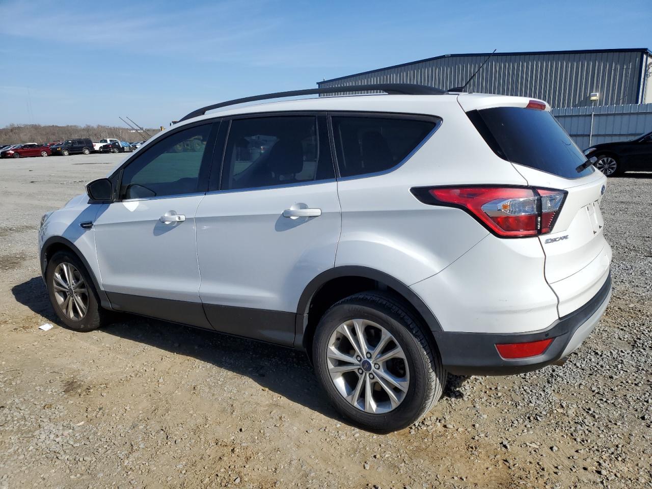 2017 FORD ESCAPE SE - Image 2