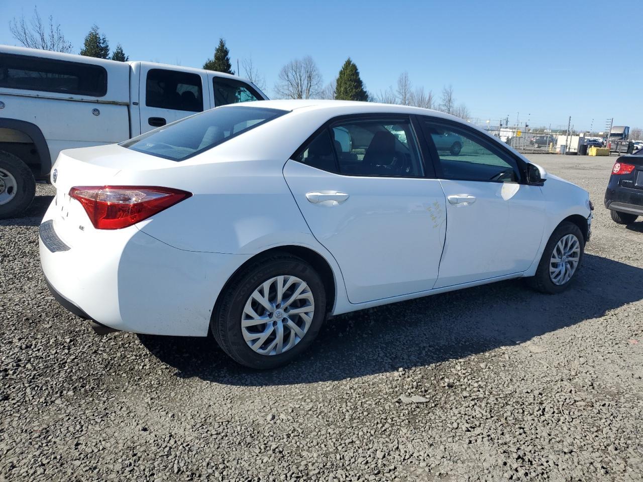 2019 TOYOTA COROLLA L - Фото 3