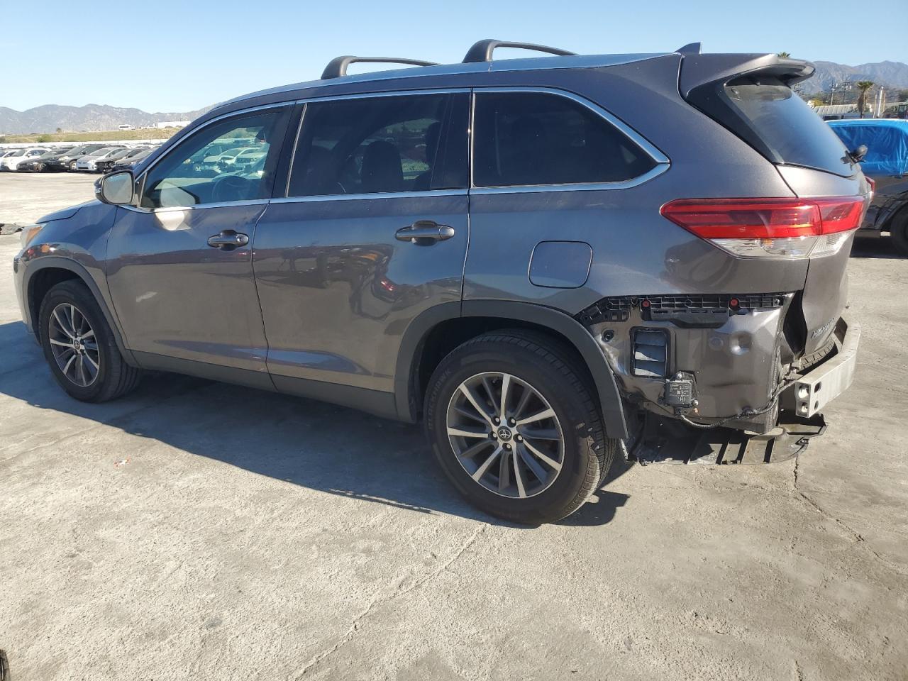 2019 TOYOTA HIGHLANDER - Image 2