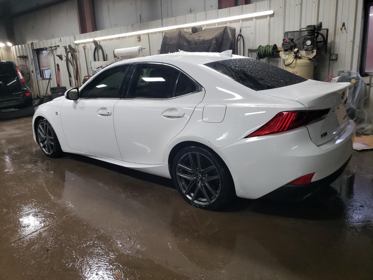 2019 LEXUS IS 300 - Фото 2