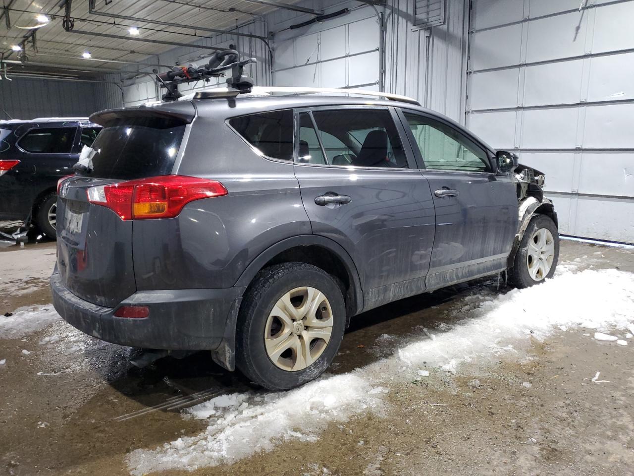 2015 TOYOTA RAV4 LE - Фото 3