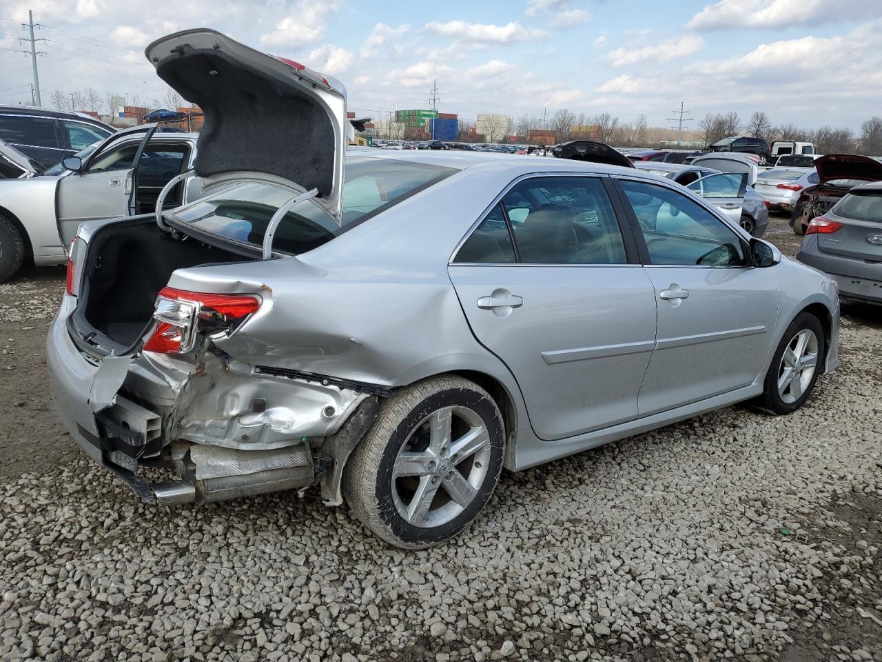2014 TOYOTA CAMRY L - Image 3