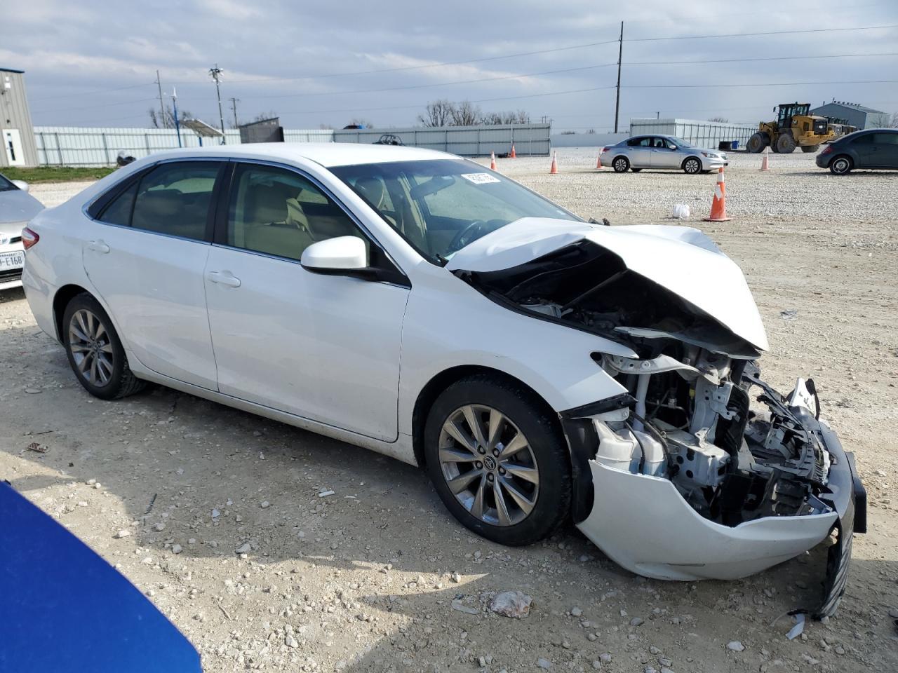 2016 TOYOTA CAMRY LE - Фото 4