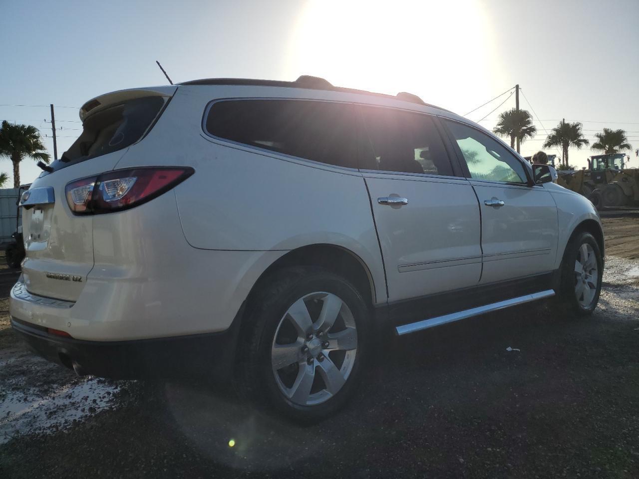2015 CHEVROLET TRAVERSE L - Фото 3