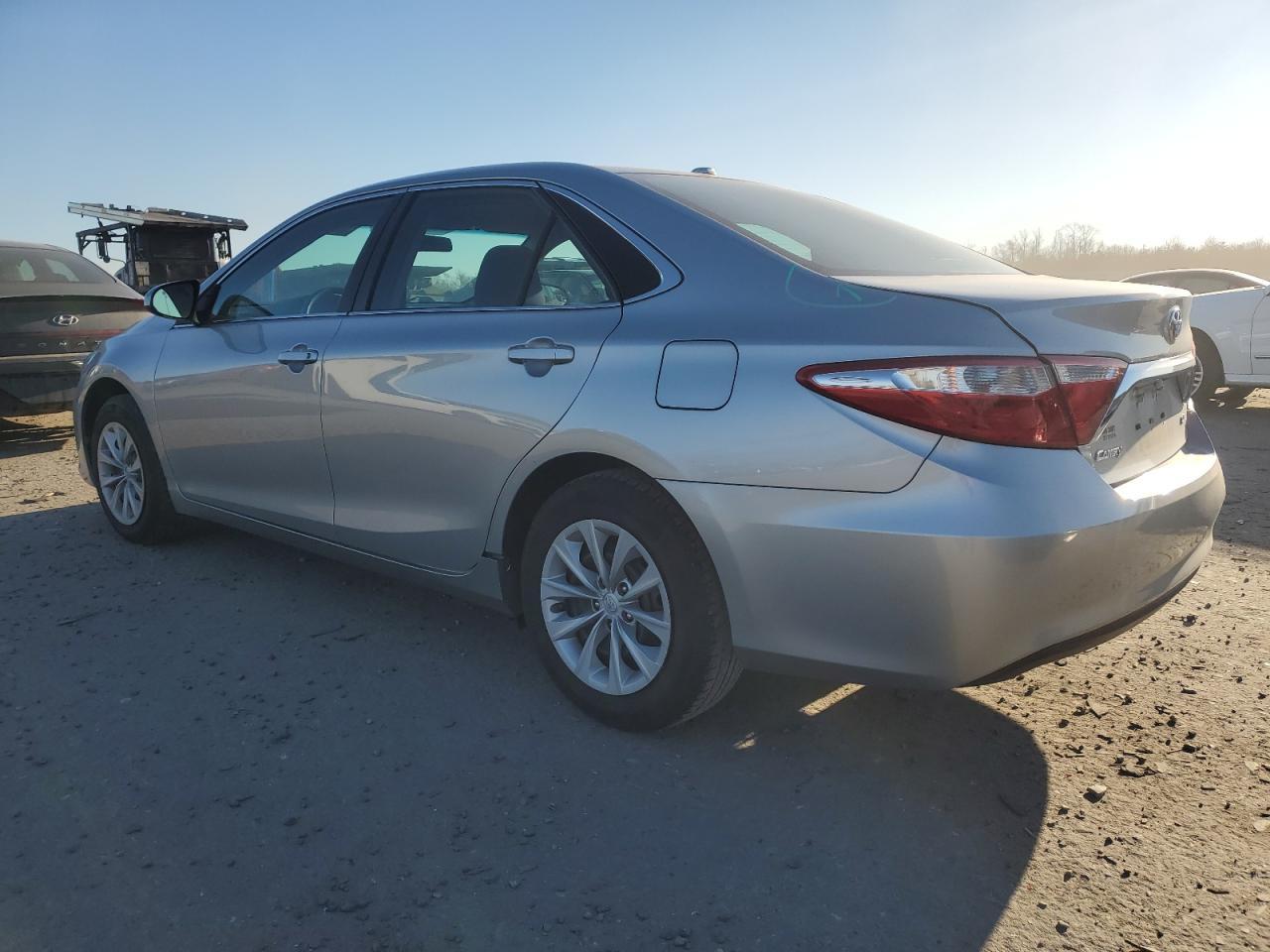 2015 TOYOTA CAMRY LE - Фото 2