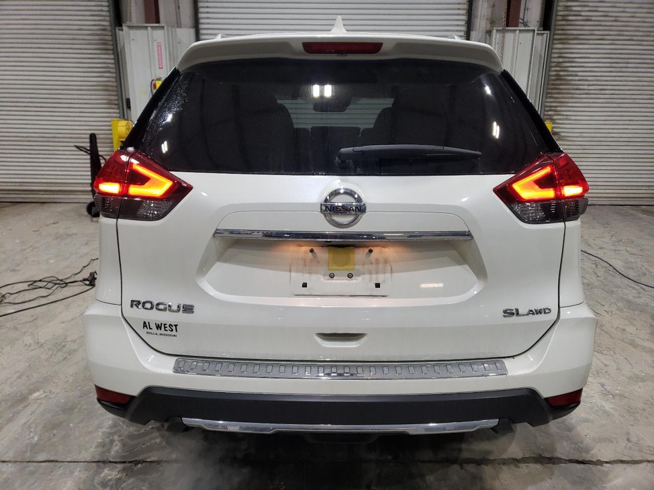 2017 NISSAN ROGUE S - Фото 6