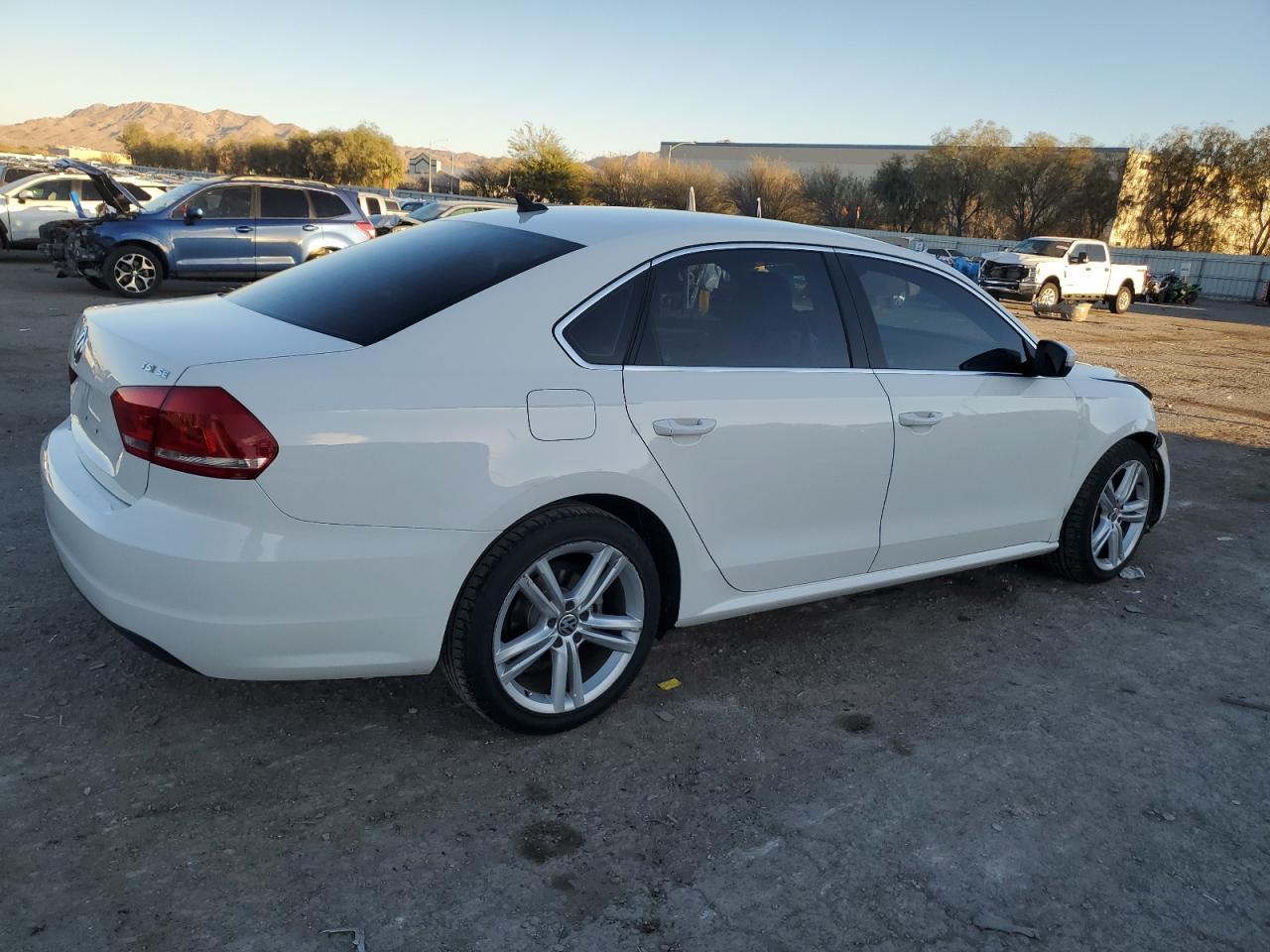 2014 VOLKSWAGEN PASSAT SE - Фото 3