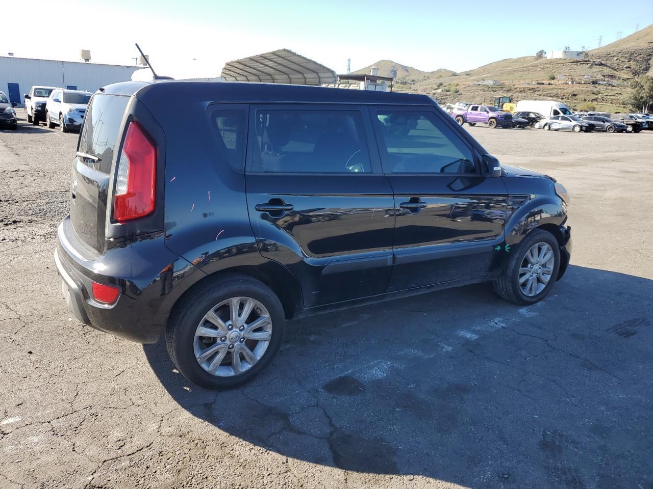 2013 KIA SOUL + - Image 3