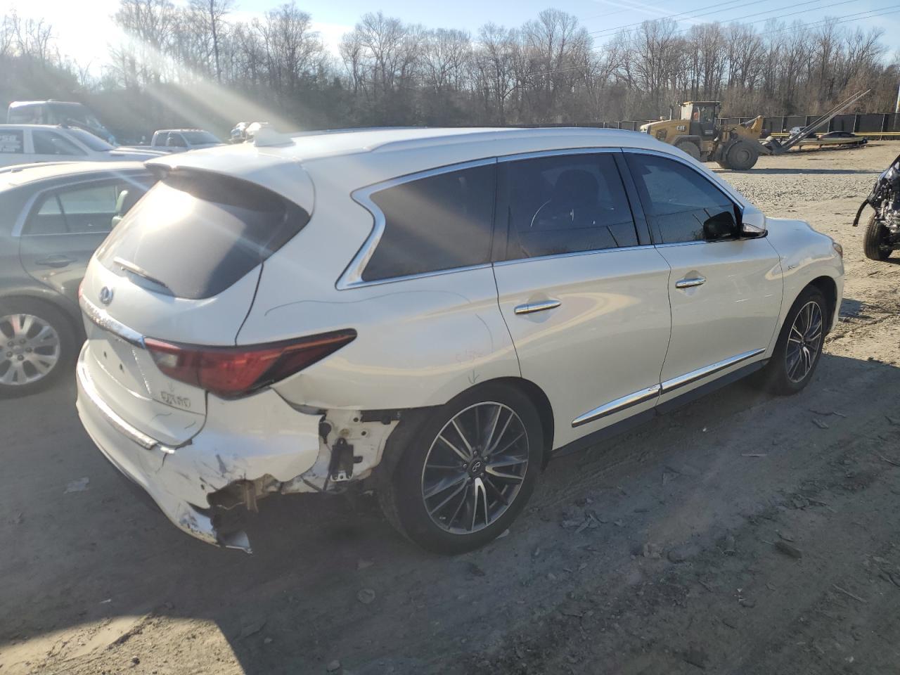 2019 INFINITI QX60 LUXE - Image 3
