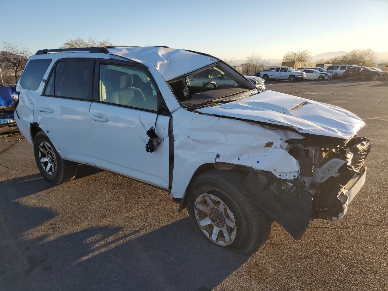 2022 TOYOTA 4RUNNER SR - Фото 4