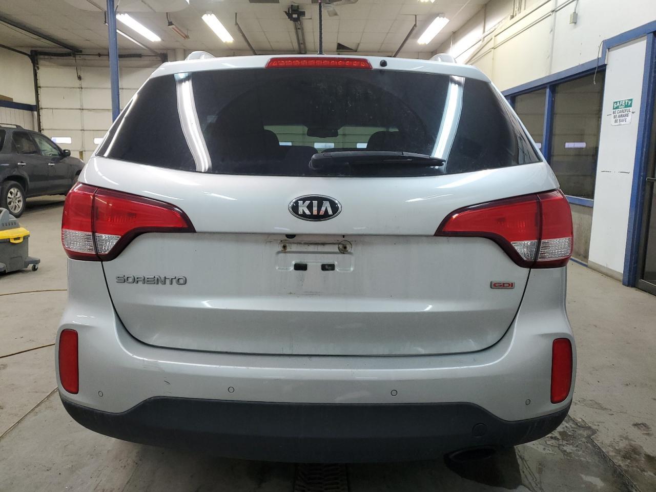 2015 KIA SORENTO LX - Image 6