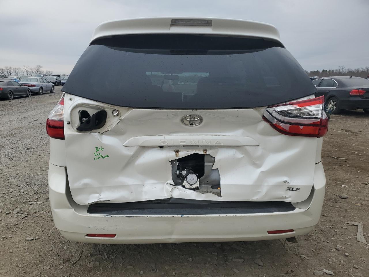 2015 TOYOTA SIENNA XLE - Фото 6