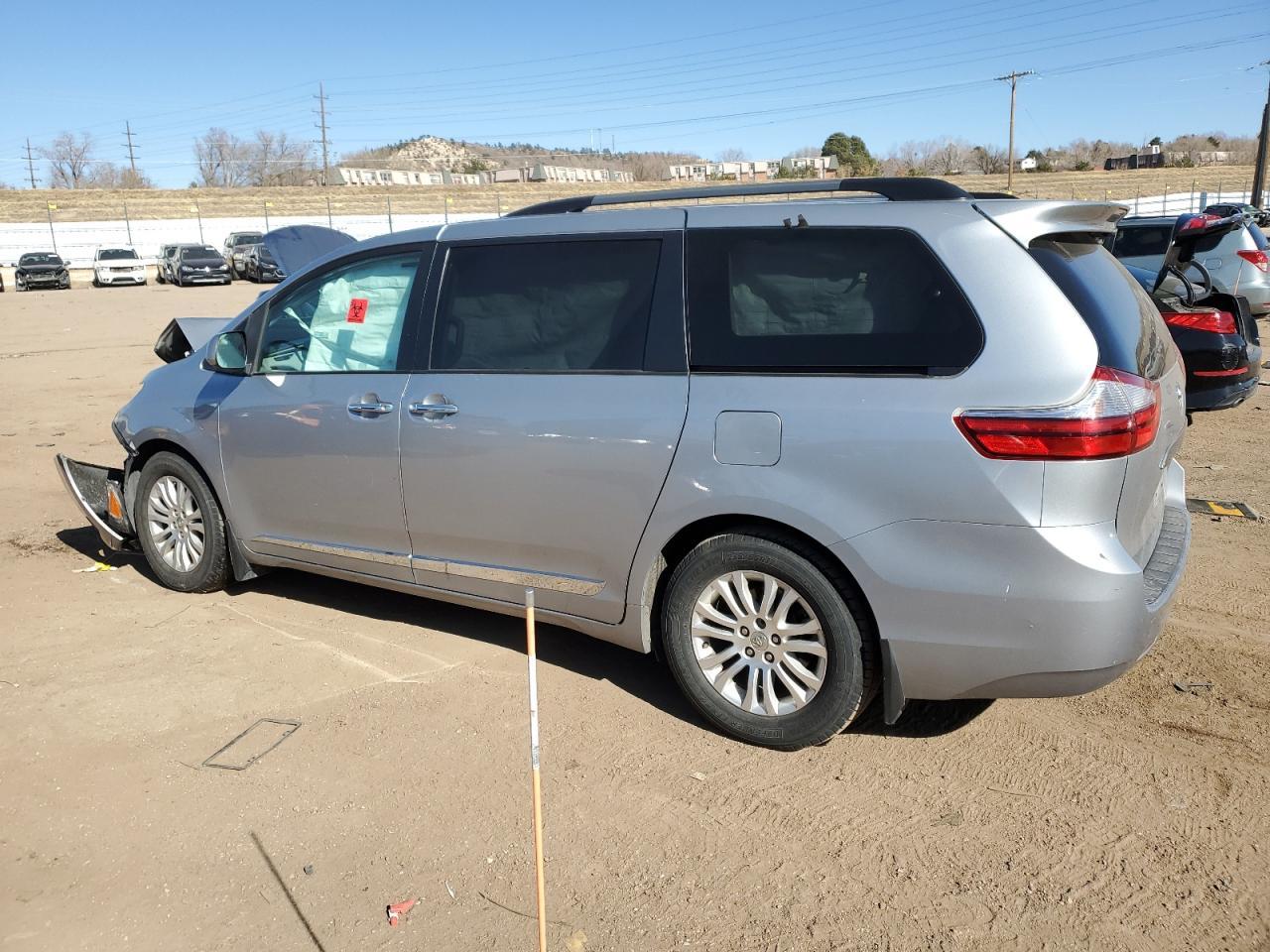 2015 TOYOTA SIENNA XLE - Фото 2