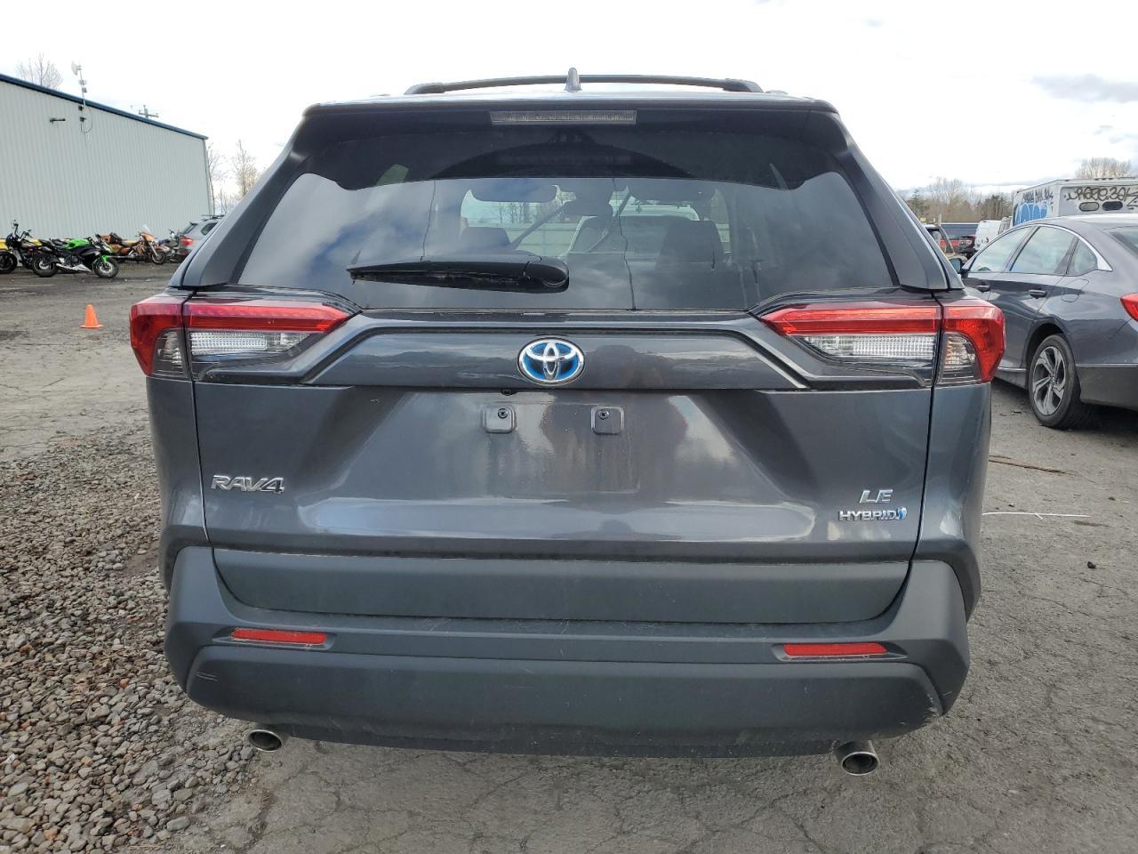 2021 TOYOTA RAV4 LE - Фото 6