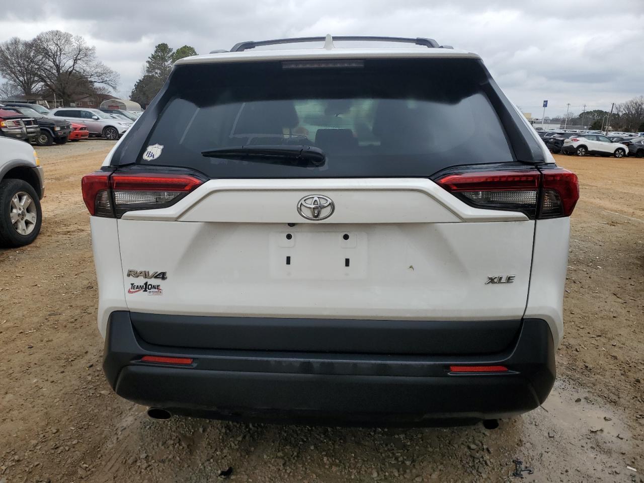 2020 TOYOTA RAV4 XLE P - Фото 6