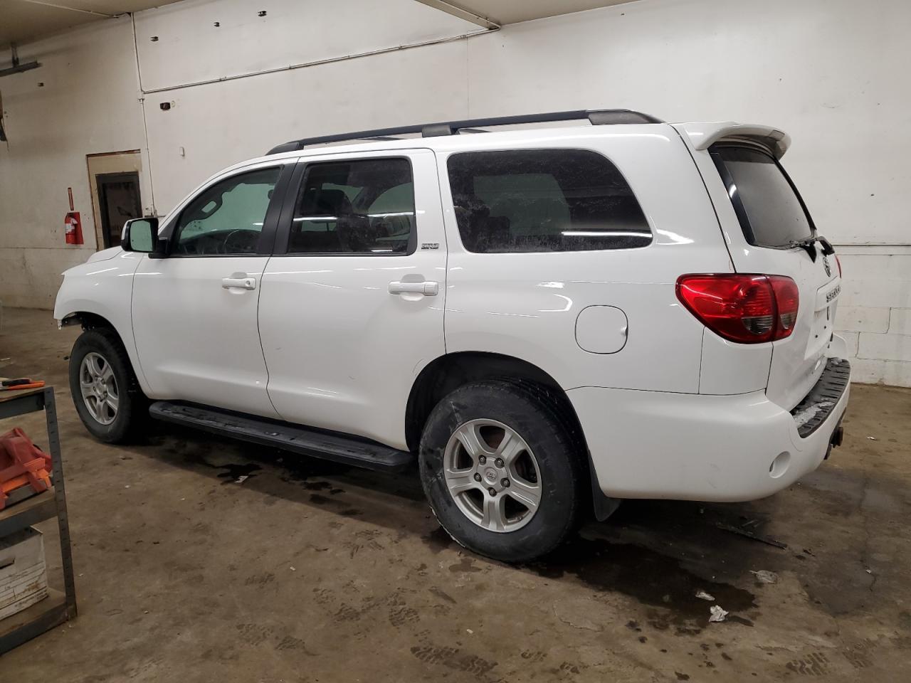 2013 TOYOTA SEQUOIA SR - Image 2