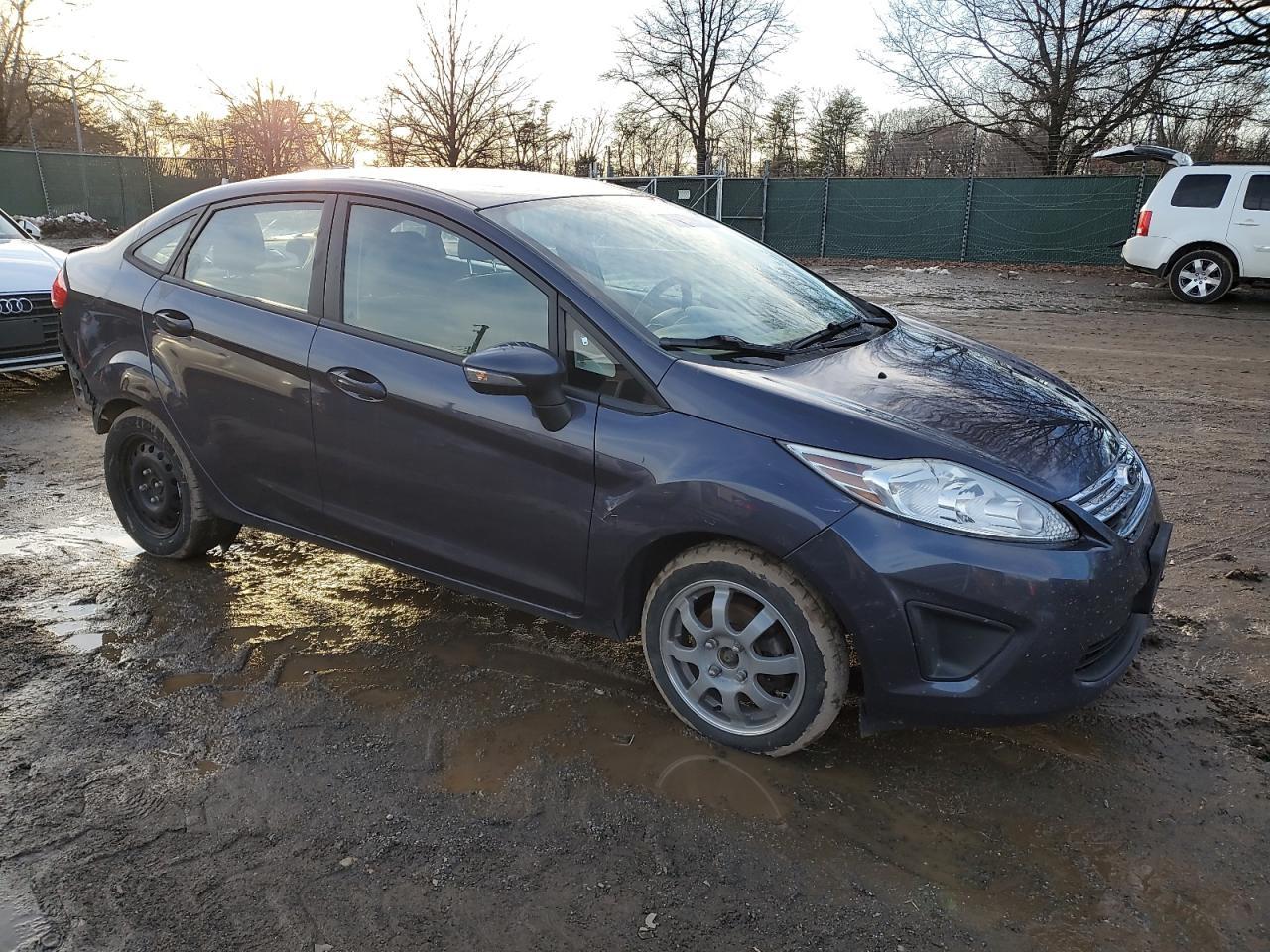2013 FORD FIESTA SE - Фото 4