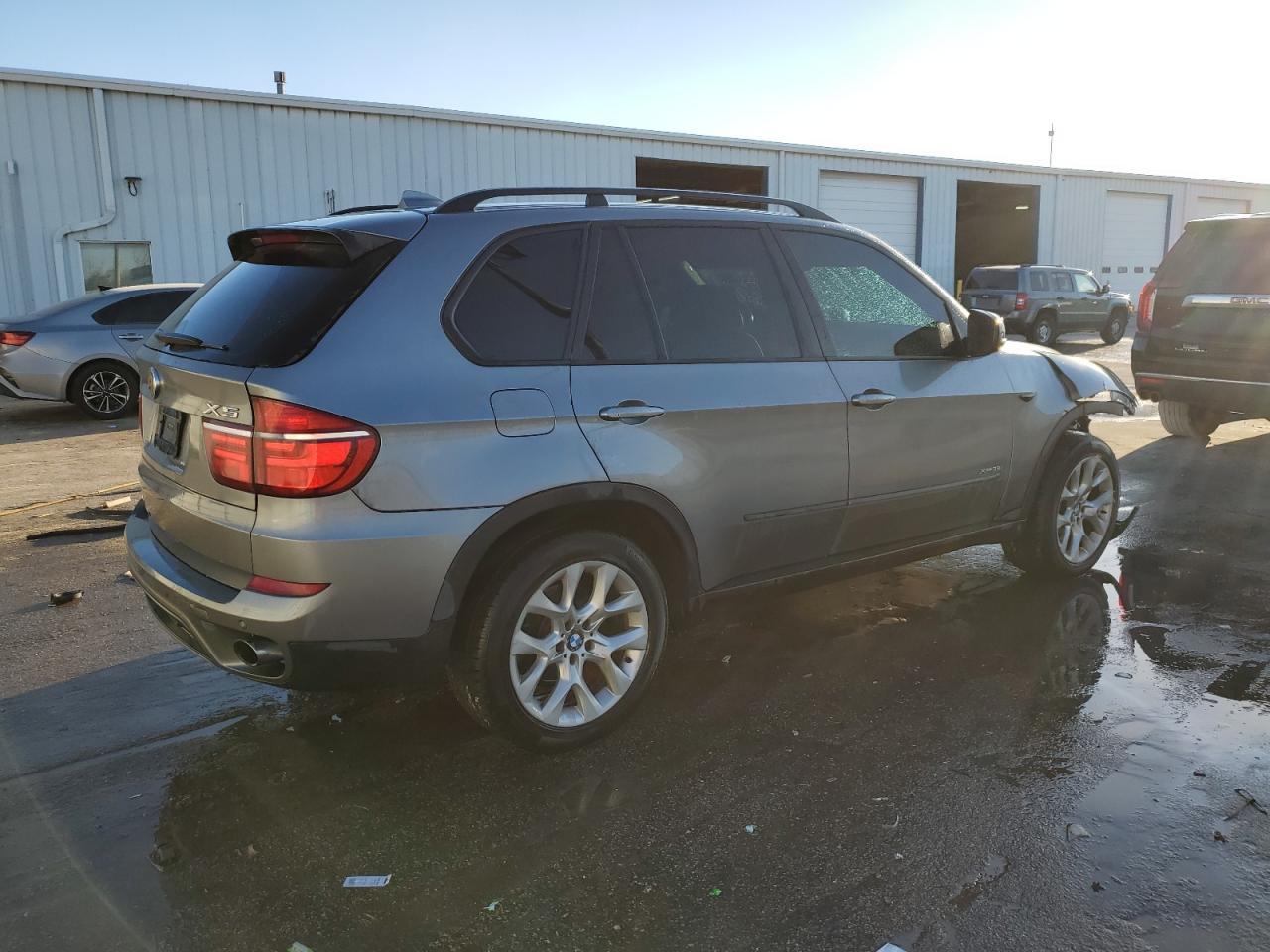 2013 BMW X5 XDRIVE3 - Image 3
