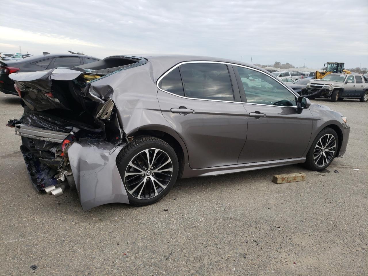 2018 TOYOTA CAMRY L - Фото 3