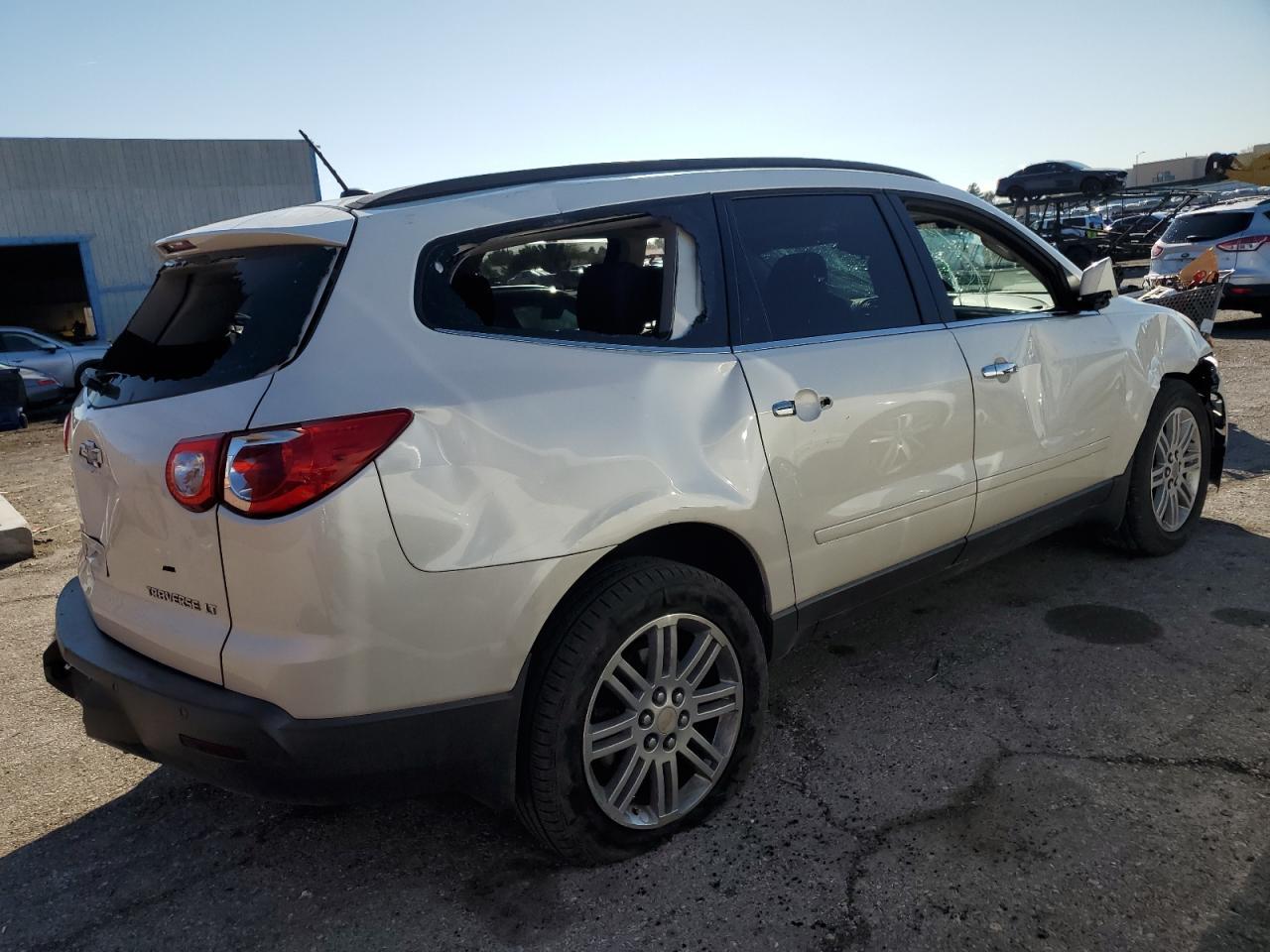2011 CHEVROLET TRAVERSE L - Image 3