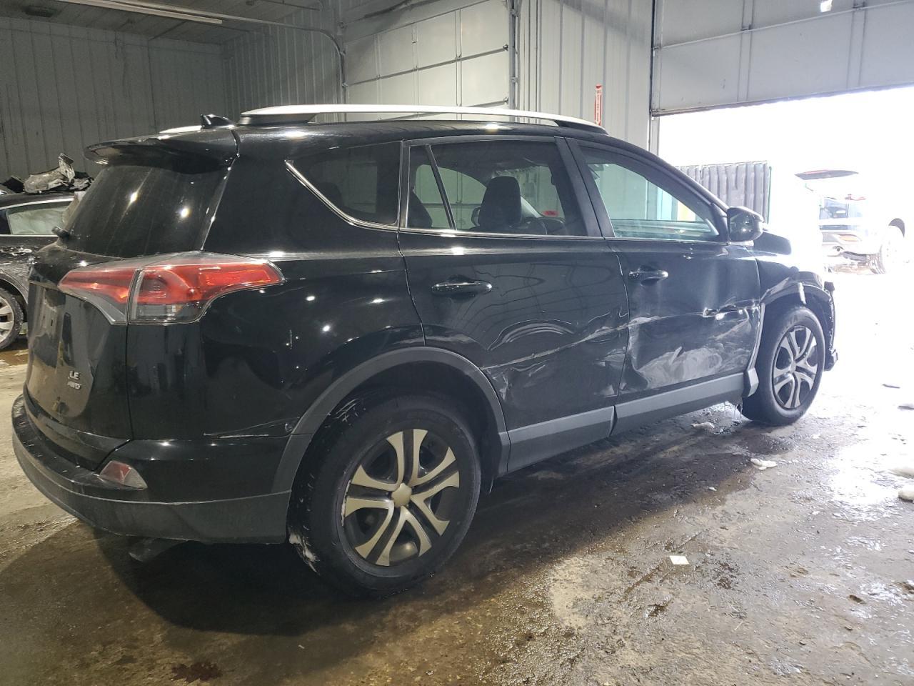 2017 TOYOTA RAV4 LE - Фото 3