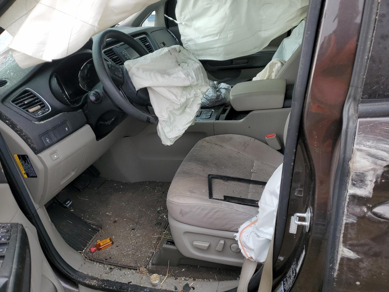 2016 KIA SEDONA LX - Image 7