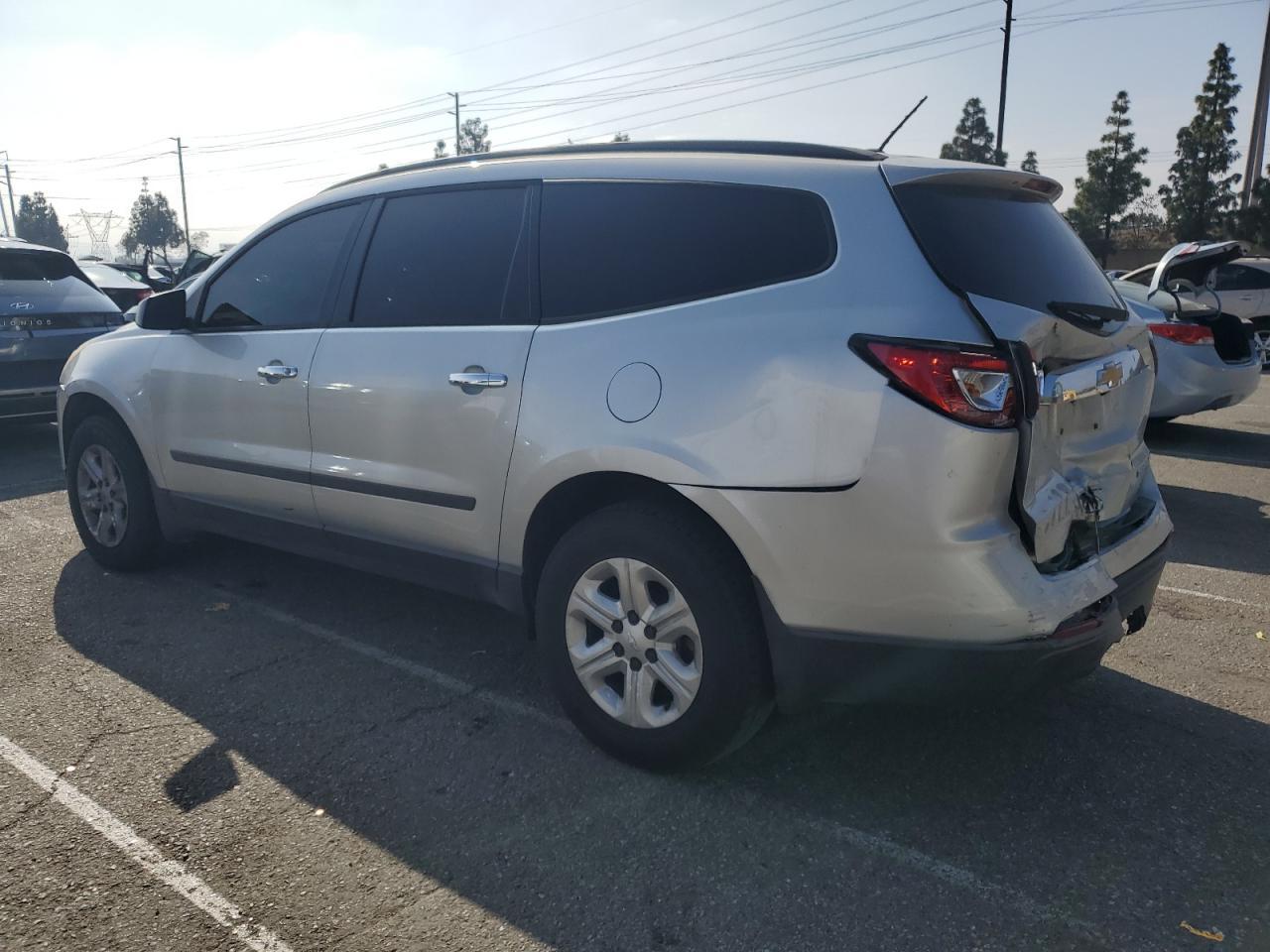 2014 CHEVROLET TRAVERSE L - Image 2